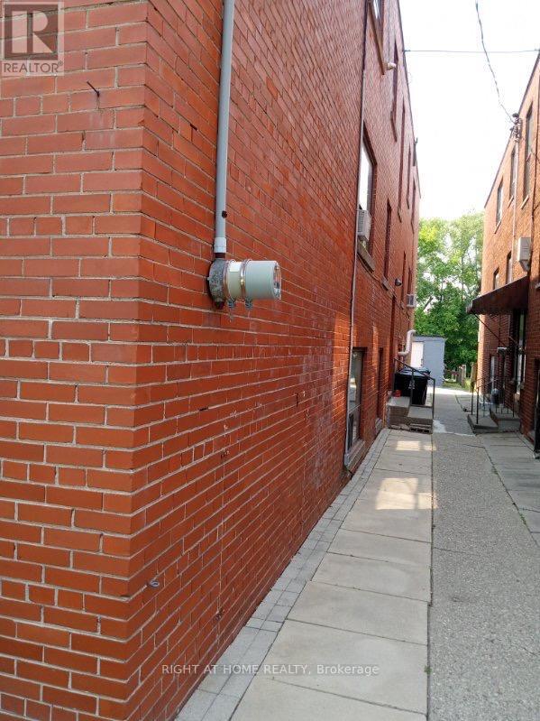 1020 O'connor Drive, Toronto, Ontario  M4B 2T3 - Photo 4 - E12679478