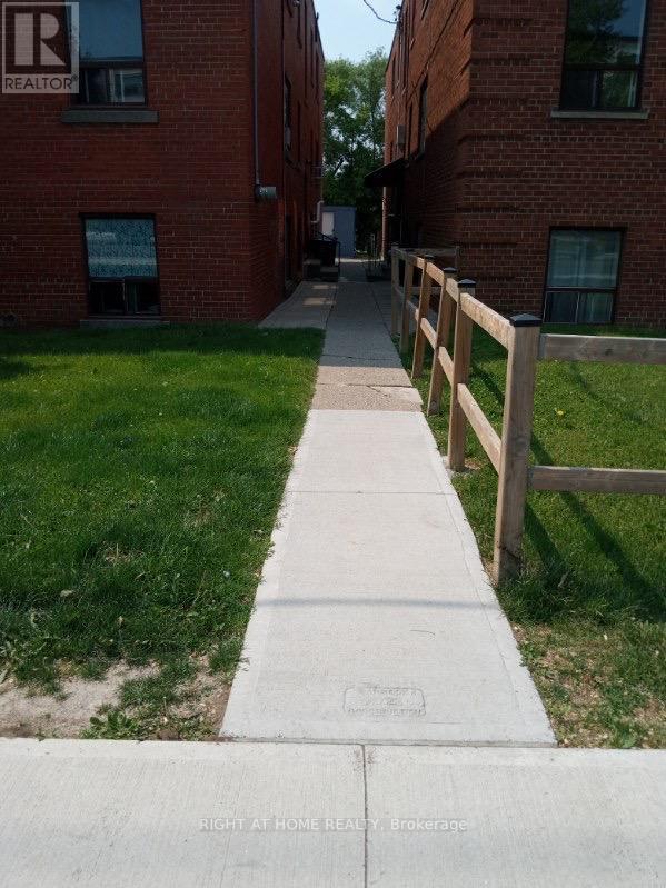 1020 O'connor Drive, Toronto, Ontario  M4B 2T3 - Photo 6 - E12679478