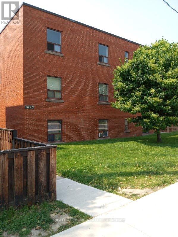 1020 O'connor Drive, Toronto, Ontario  M4B 2T3 - Photo 8 - E12679478