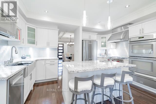 142 Rebecca Street, Oakville, Ontario  L6K 1J5 - Photo 7 - W12679706