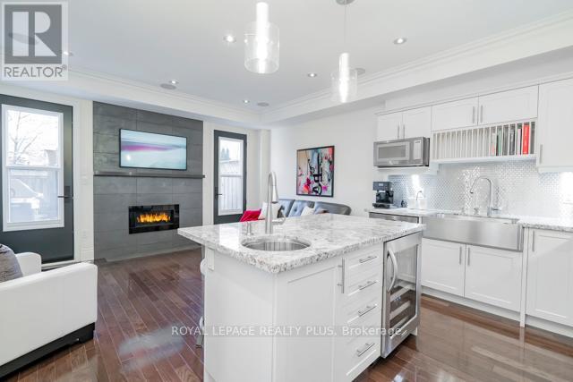 142 Rebecca Street, Oakville, Ontario  L6K 1J5 - Photo 9 - W12679706