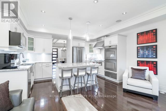 142 Rebecca Street, Oakville, Ontario  L6K 1J5 - Photo 8 - W12679706