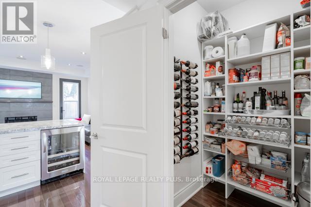 142 Rebecca Street, Oakville, Ontario  L6K 1J5 - Photo 14 - W12679706