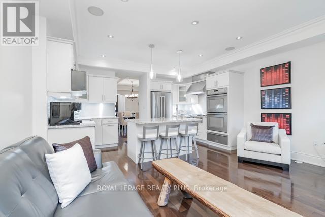 142 Rebecca Street, Oakville, Ontario  L6K 1J5 - Photo 11 - W12679706