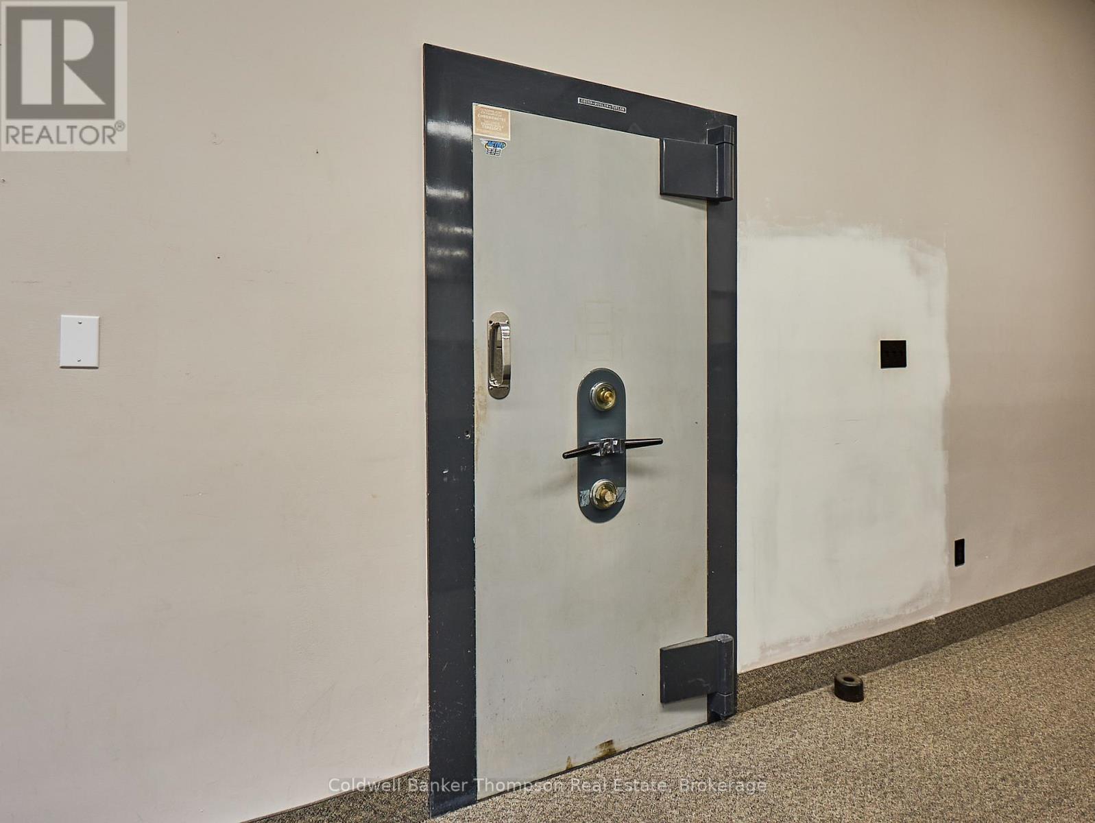 27 Main Street E, Huntsville, Ontario P1H 2C6 - Photo 9 - X12680438