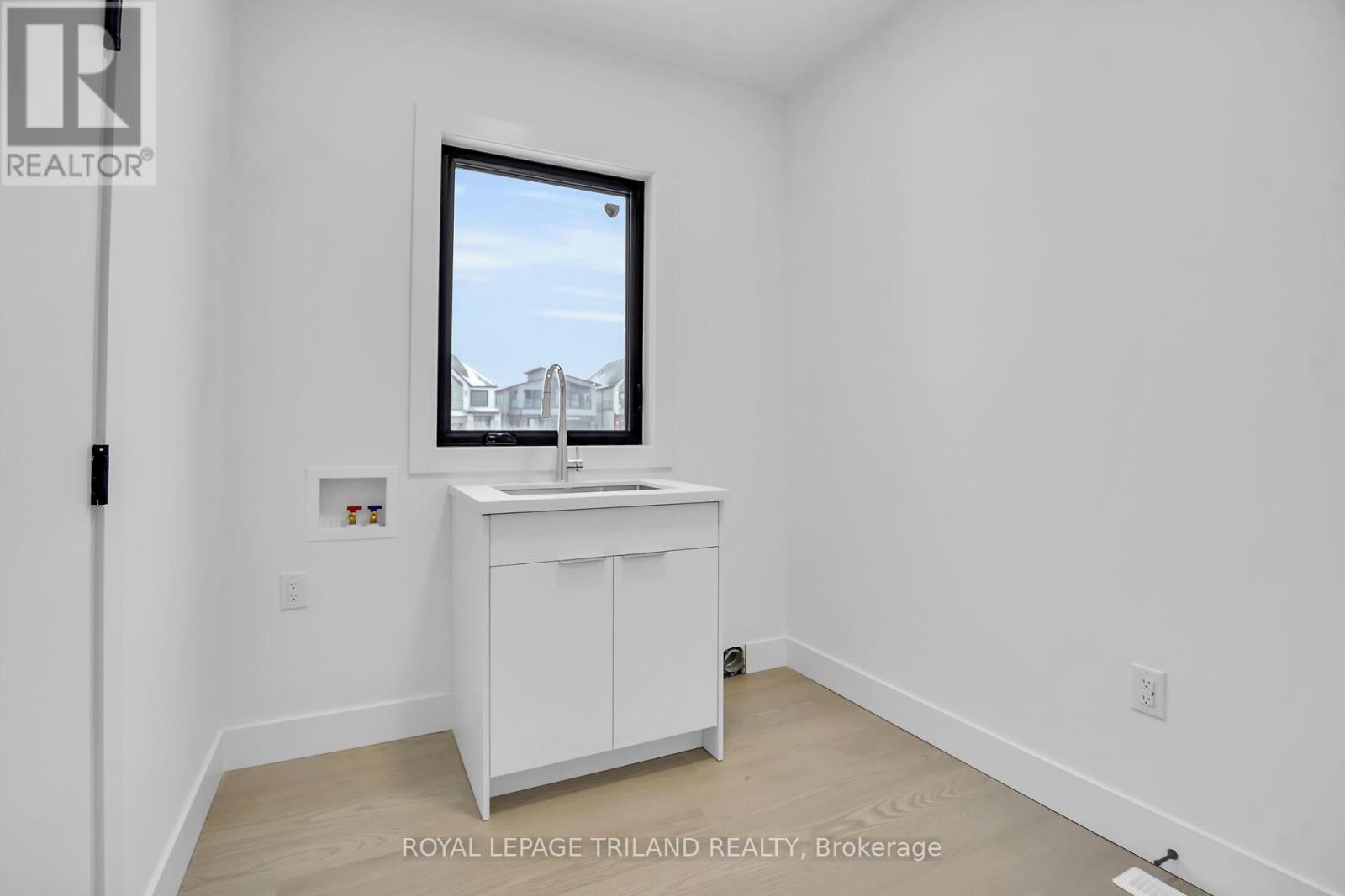 3853 Big Leaf Trail, London South, Ontario  N6P 0A3 - Photo 32 - X12680600