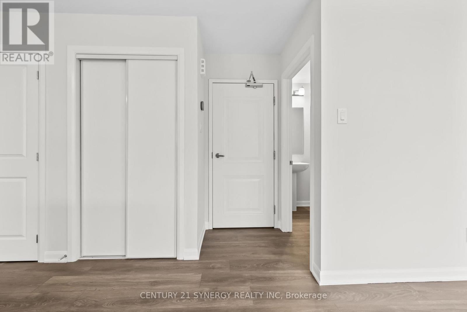 1302 Creekway Private, Ottawa, Ontario  K2T 0R8 - Photo 3 - X12680604