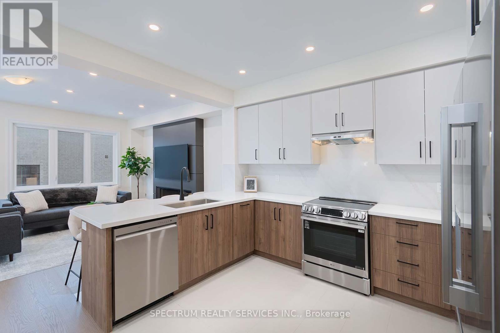 203 Grand Trunk Avenue, Vaughan, Ontario  L6A 5E5 - Photo 14 - N12596658