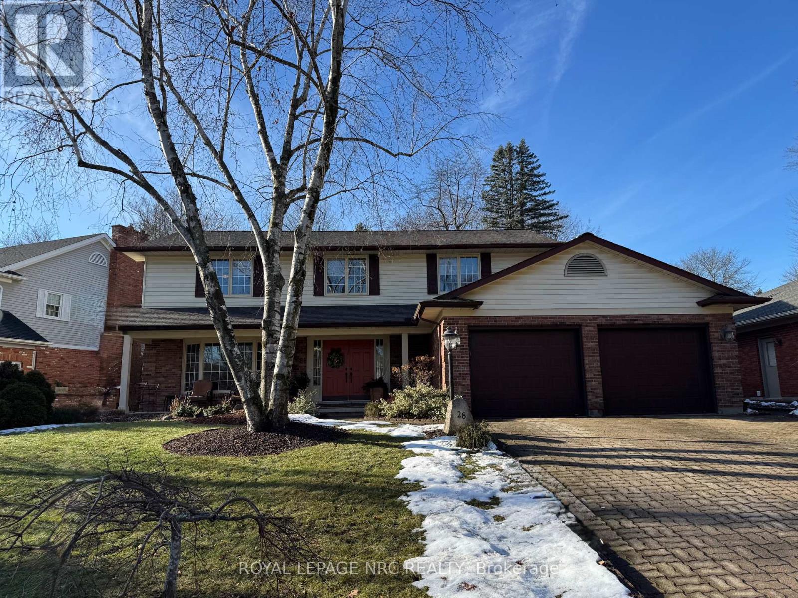 28 Forest Hill Crescent, Pelham, Ontario  L0S 1E1 - Photo 2 - X12661276