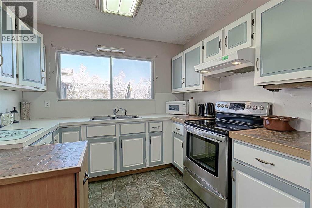 914 4 Street Sw, High River, Alberta  T1V 1A7 - Photo 9 - A2277494