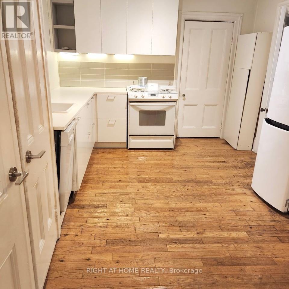 Main - 10 Borden Street, Toronto, Ontario  M5S 2M9 - Photo 2 - C12680448