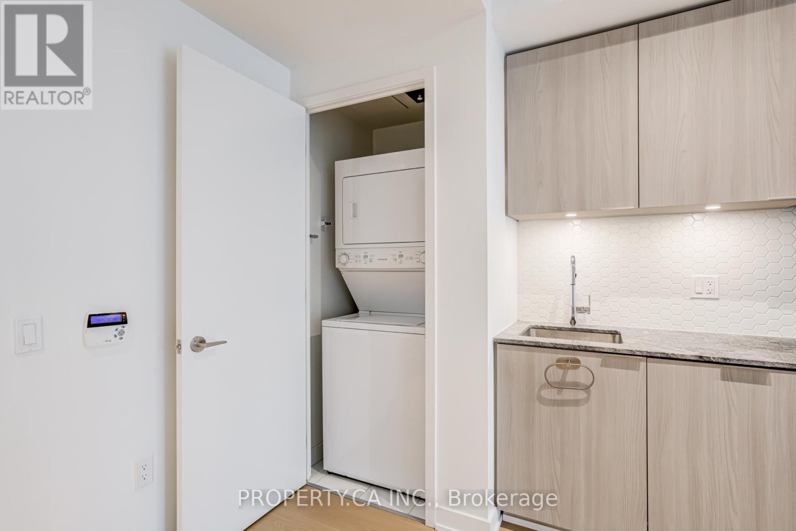 419 - 15 Queens Quay E, Toronto, Ontario  M5E 0C5 - Photo 8 - C12680588