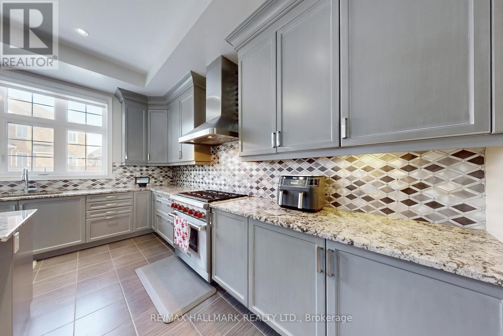 64 Chesney Crescent, Vaughan, Ontario  L4H 4A5 - Photo 16 - N12654054