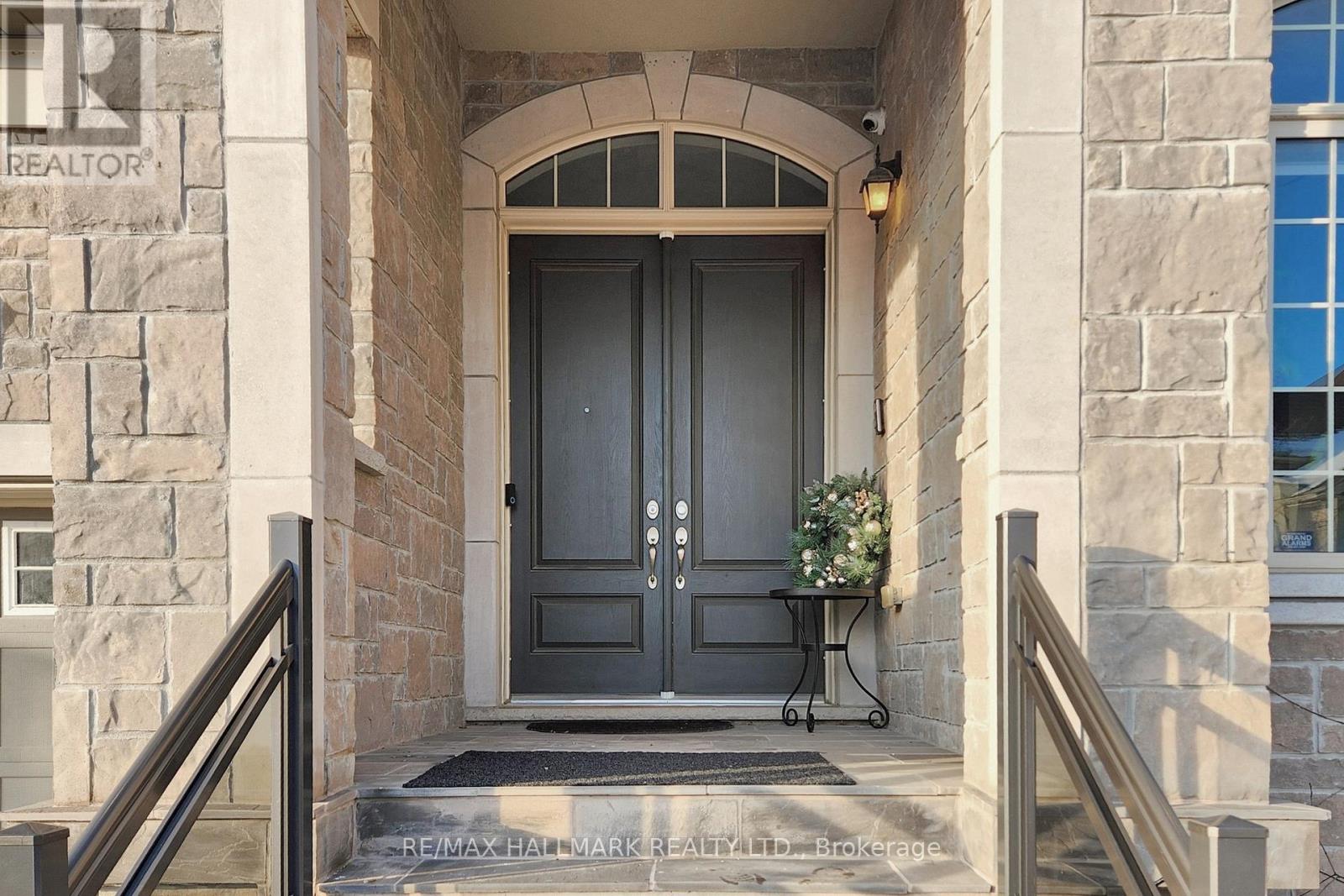 64 Chesney Crescent, Vaughan, Ontario  L4H 4A5 - Photo 2 - N12654054