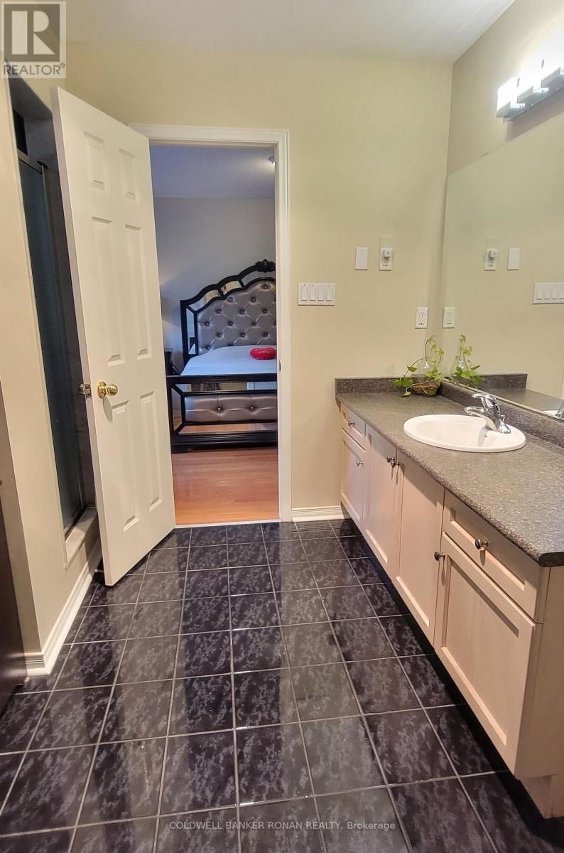 398 Marble Place, Newmarket, Ontario  L3X 2P1 - Photo 22 - N12680542