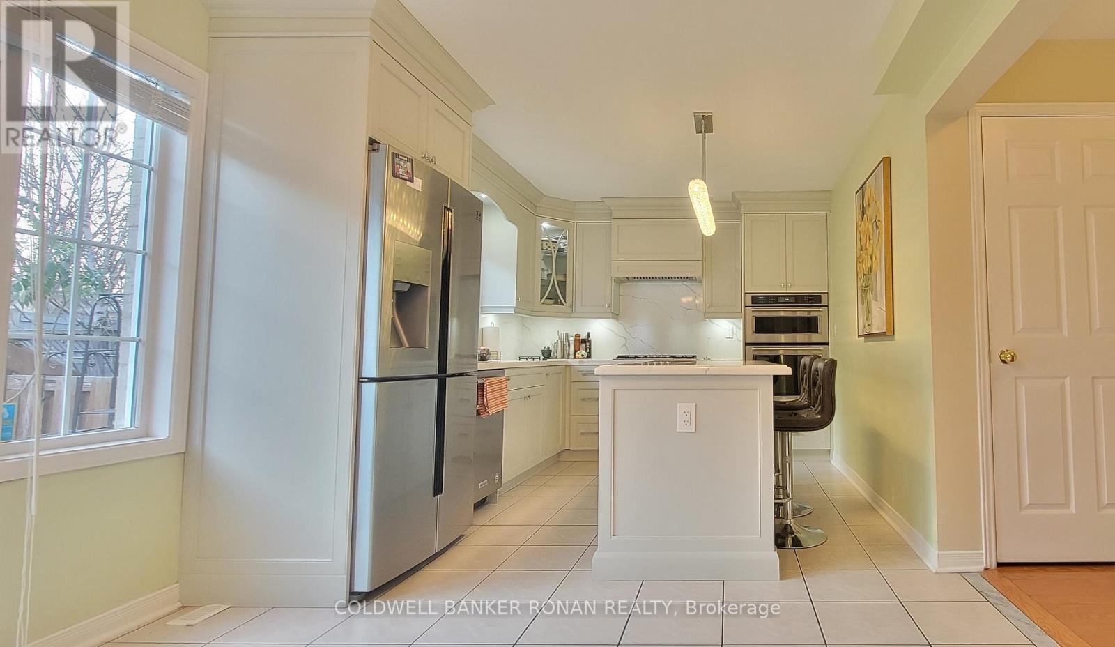 398 Marble Place, Newmarket, Ontario  L3X 2P1 - Photo 6 - N12680542