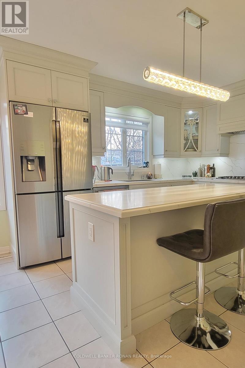 398 Marble Place, Newmarket, Ontario  L3X 2P1 - Photo 7 - N12680542