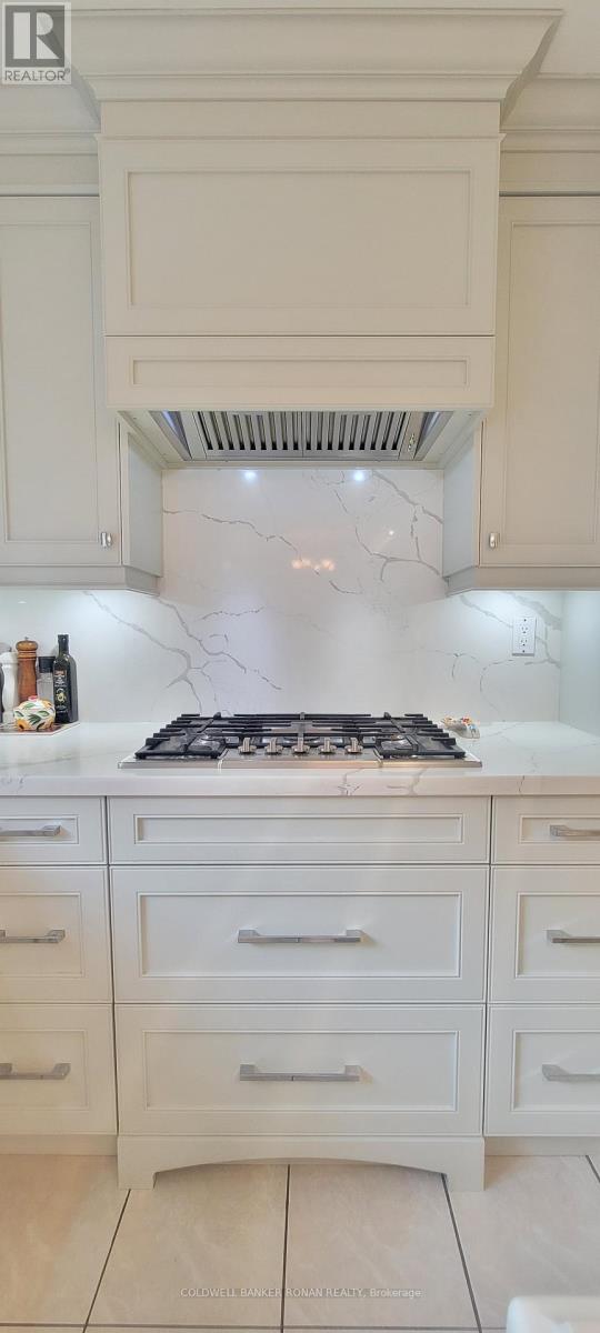 398 Marble Place, Newmarket, Ontario  L3X 2P1 - Photo 9 - N12680542