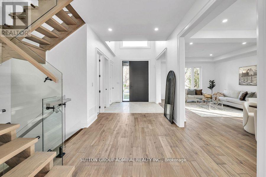 1377 Rometown Drive, Mississauga, Ontario  L5E 2T5 - Photo 14 - W12680436