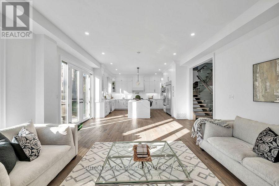 1377 Rometown Drive, Mississauga, Ontario  L5E 2T5 - Photo 16 - W12680436