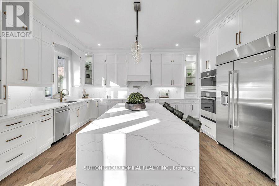 1377 Rometown Drive, Mississauga, Ontario  L5E 2T5 - Photo 17 - W12680436