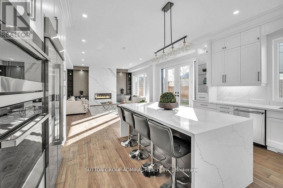 1377 Rometown Drive, Mississauga, Ontario  L5E 2T5 - Photo 18 - W12680436