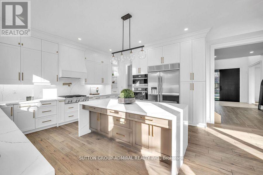 1377 Rometown Drive, Mississauga, Ontario  L5E 2T5 - Photo 19 - W12680436