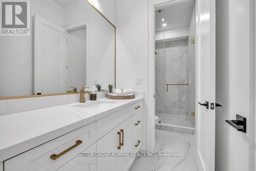 1377 Rometown Drive, Mississauga, Ontario  L5E 2T5 - Photo 22 - W12680436