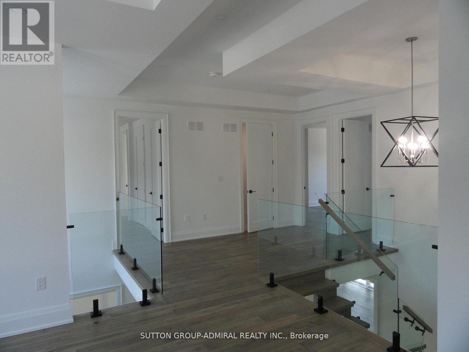 1377 Rometown Drive, Mississauga, Ontario  L5E 2T5 - Photo 26 - W12680436