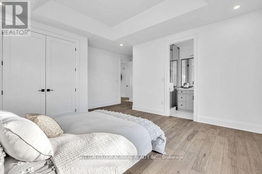 1377 Rometown Drive, Mississauga, Ontario  L5E 2T5 - Photo 29 - W12680436