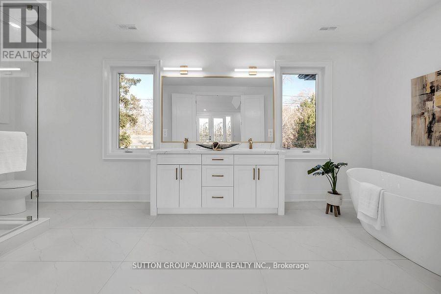 1377 Rometown Drive, Mississauga, Ontario  L5E 2T5 - Photo 38 - W12680436