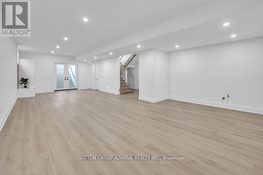 1377 Rometown Drive, Mississauga, Ontario  L5E 2T5 - Photo 45 - W12680436