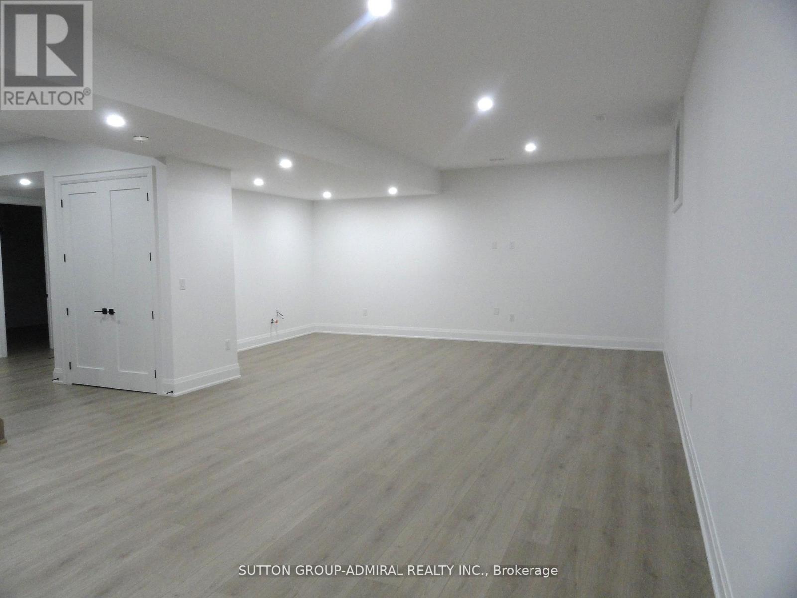 1377 Rometown Drive, Mississauga, Ontario  L5E 2T5 - Photo 50 - W12680436