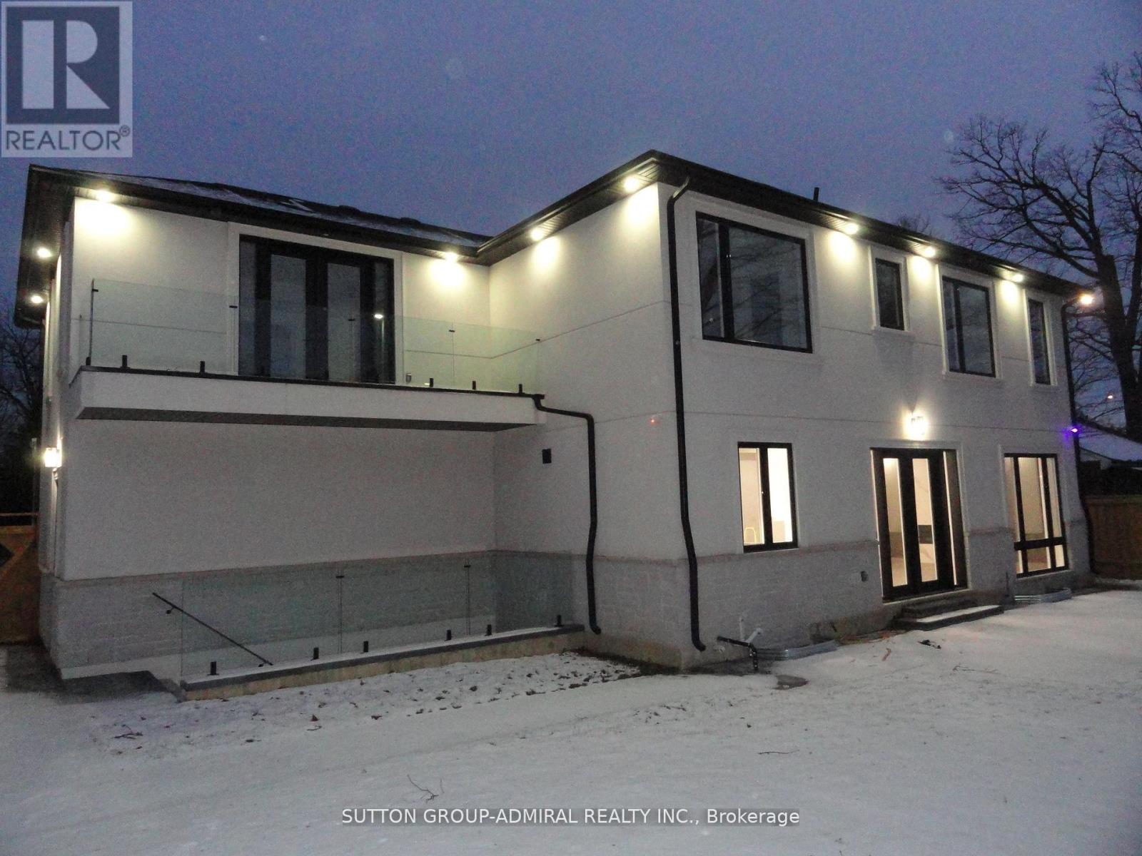 1377 Rometown Drive, Mississauga, Ontario  L5E 2T5 - Photo 6 - W12680436