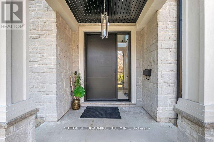 1377 Rometown Drive, Mississauga, Ontario  L5E 2T5 - Photo 8 - W12680436