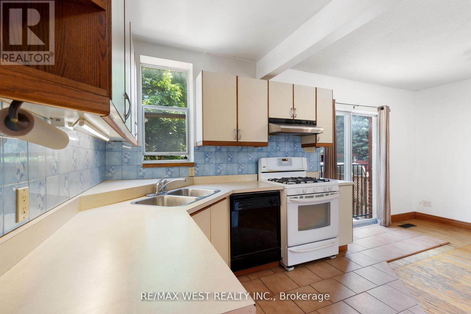 2317 Weston Road, Toronto, Ontario  M9N 1Z7 - Photo 14 - W12680468