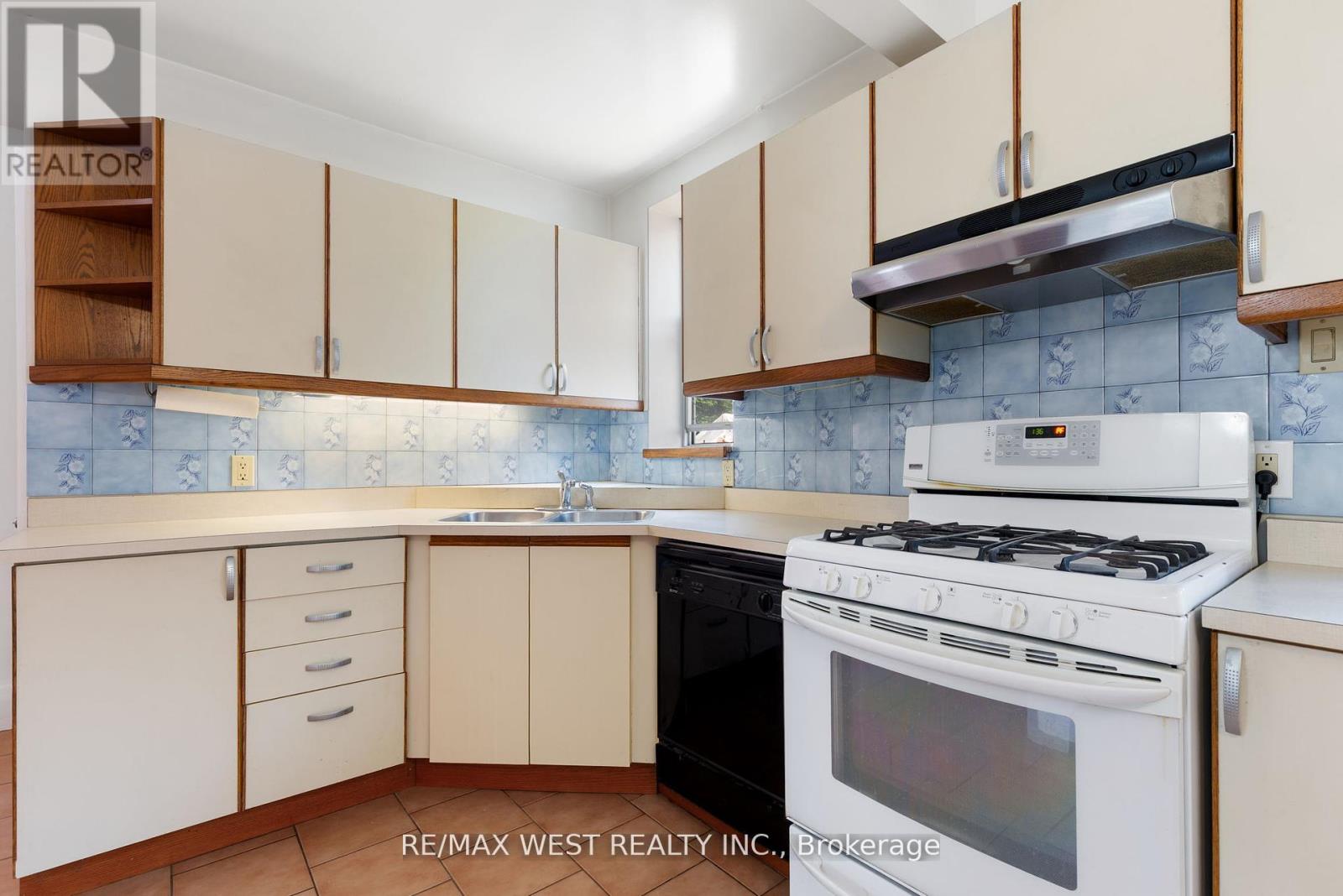 2317 Weston Road, Toronto, Ontario  M9N 1Z7 - Photo 17 - W12680468