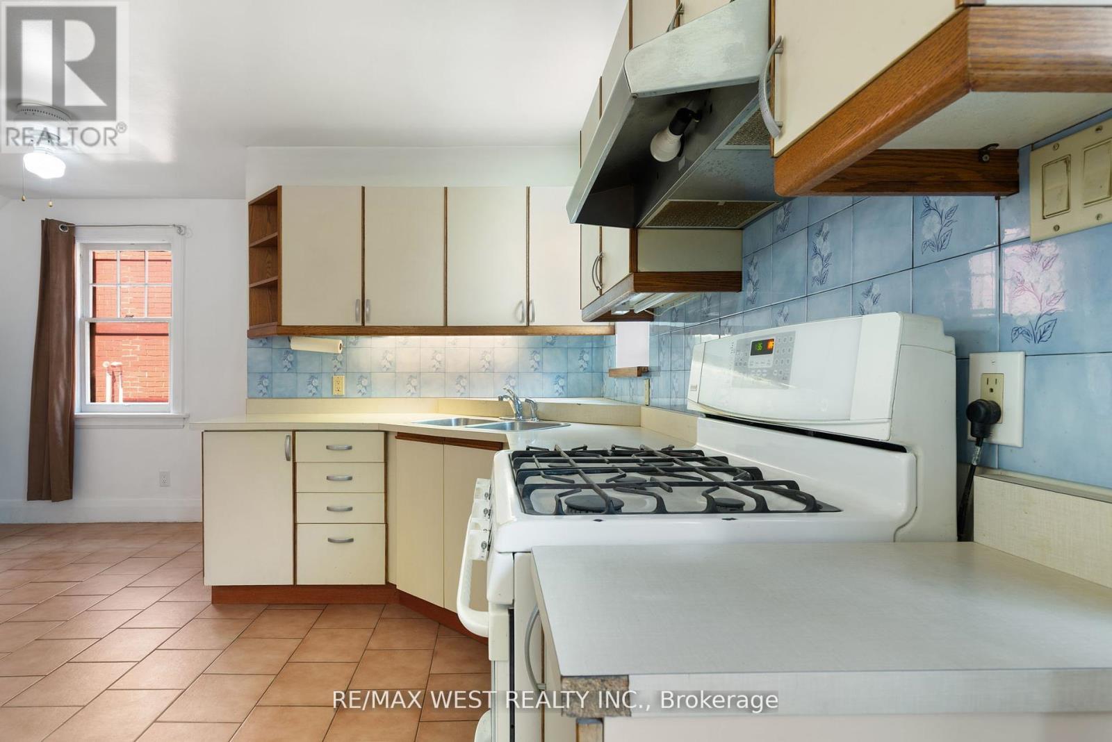 2317 Weston Road, Toronto, Ontario  M9N 1Z7 - Photo 18 - W12680468