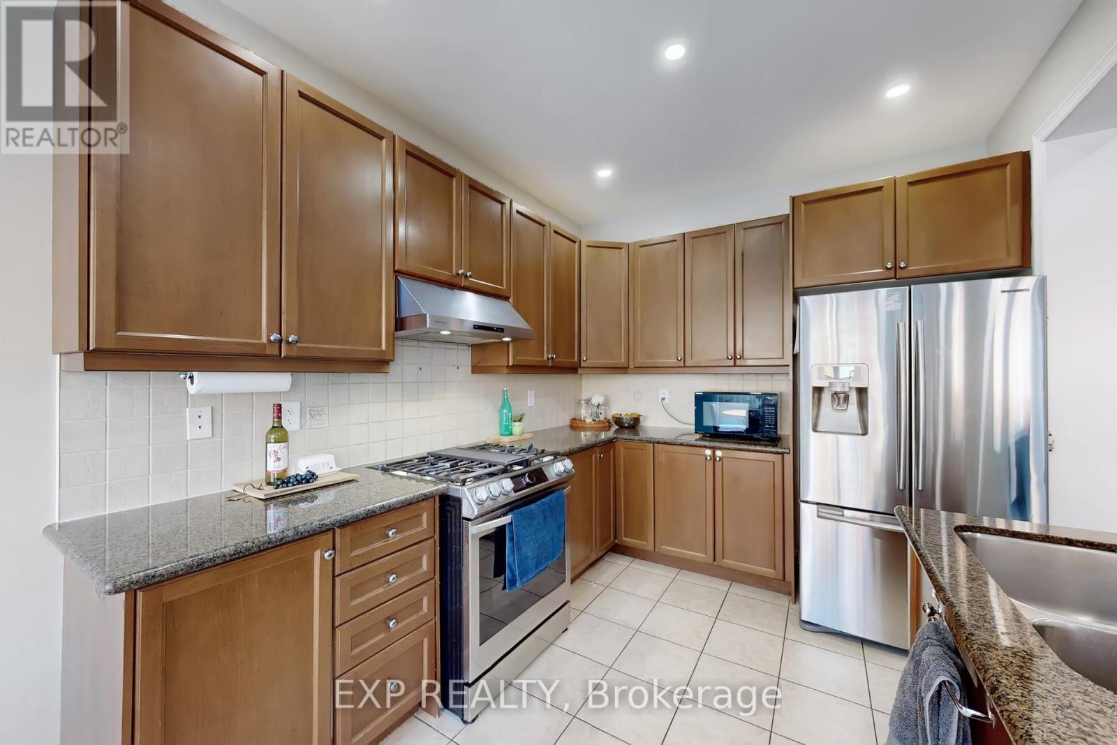 319 Giddings Crescent, Milton, Ontario  L9T 7A9 - Photo 8 - W12680528