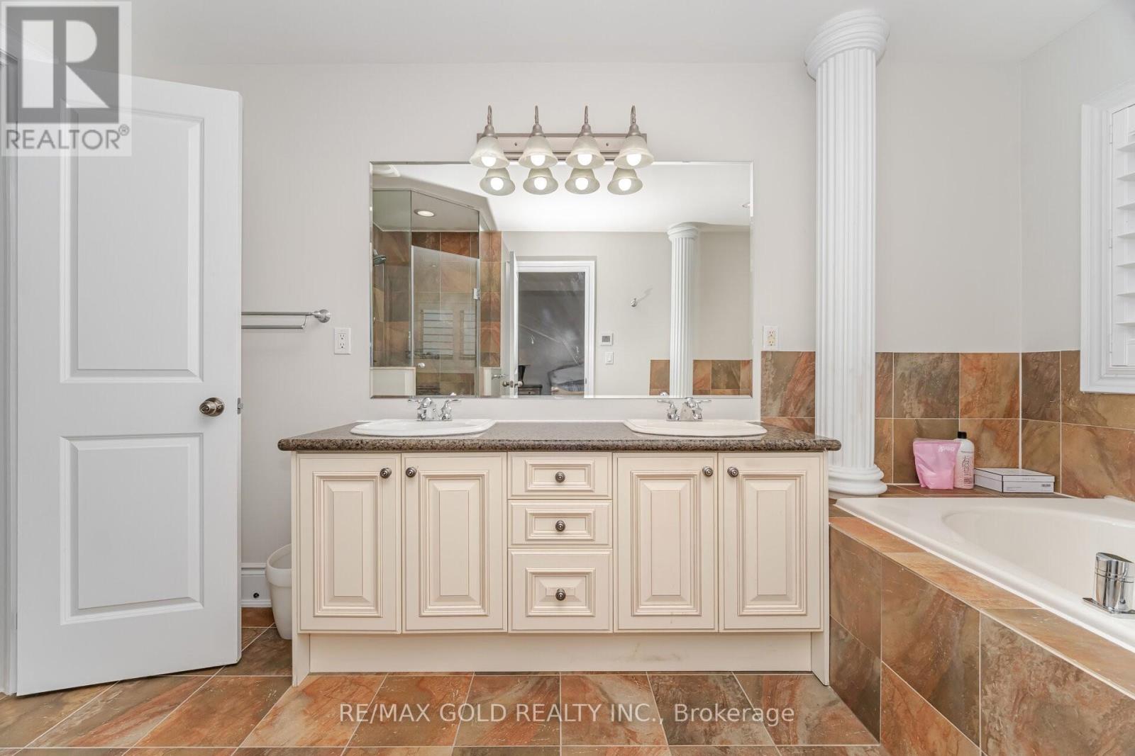 10 Vissini Way, Brampton, Ontario  L6P 2W2 - Photo 22 - W12680570