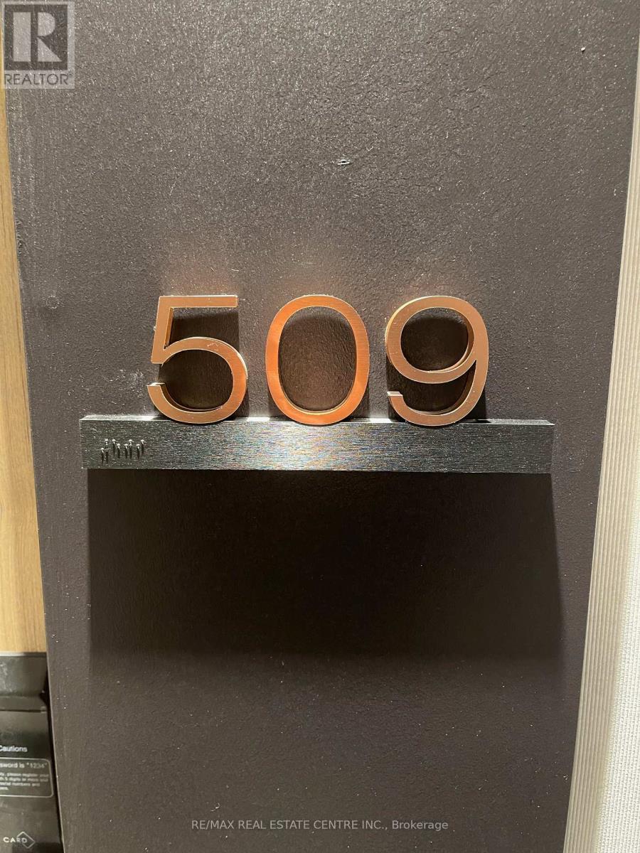 509 - 1 Fairview Road E, Mississauga, Ontario  L5A 4C6 - Photo 2 - W12680590