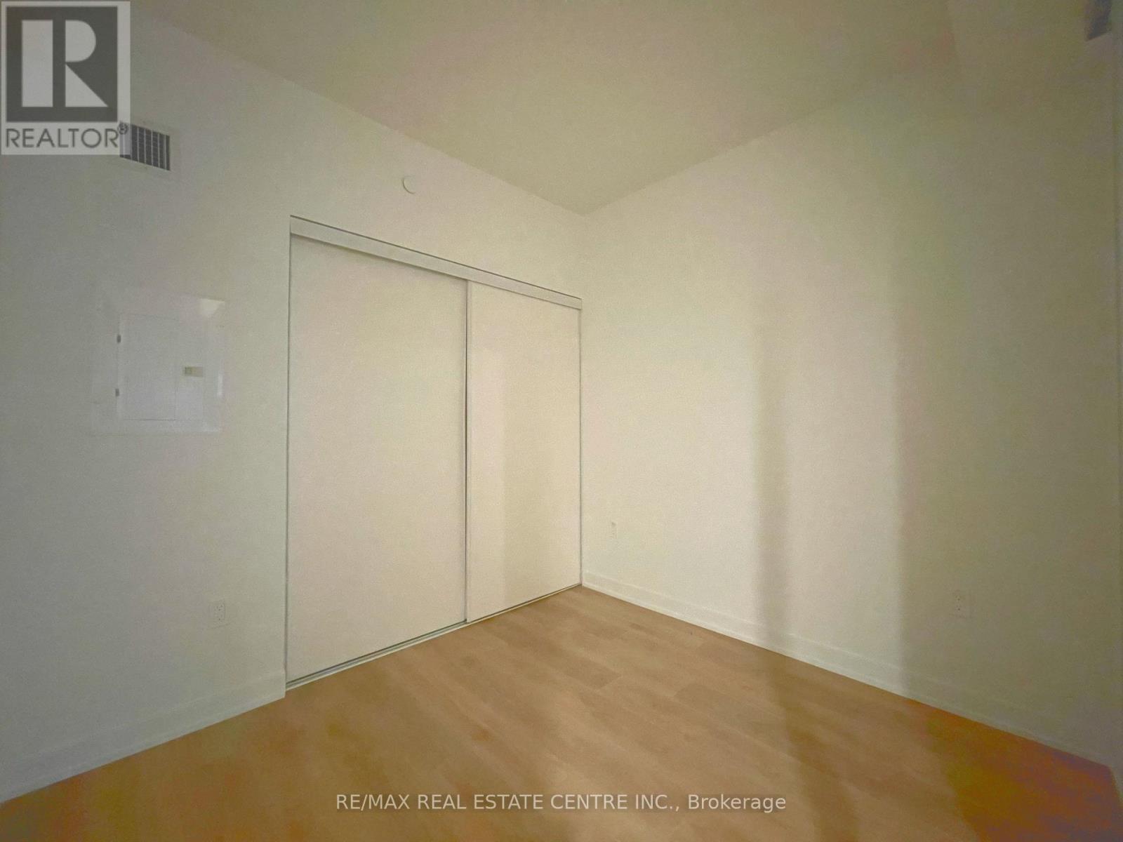 509 - 1 Fairview Road E, Mississauga, Ontario  L5A 4C6 - Photo 6 - W12680590