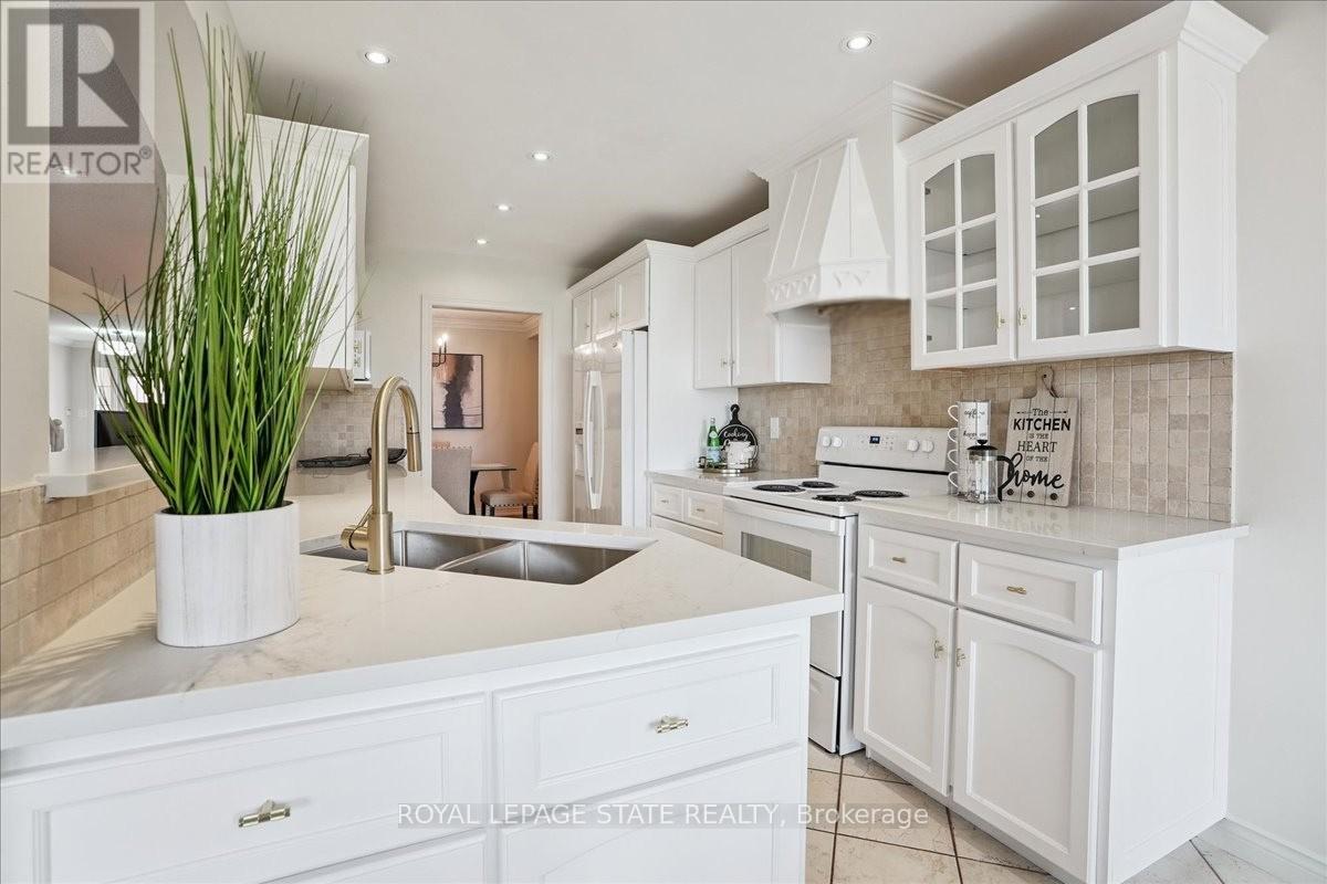 55 Edgewater Drive, Hamilton, Ontario  L8E 4Z2 - Photo 6 - X12680482