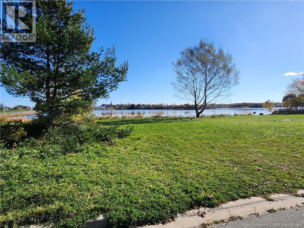 744 O'neil, Bathurst, New Brunswick  E2A 2L2 - Photo 1 - NB131951