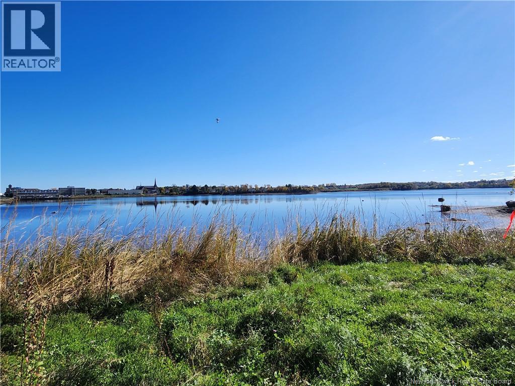 744 O'neil, Bathurst, New Brunswick  E2A 2L2 - Photo 2 - NB131951