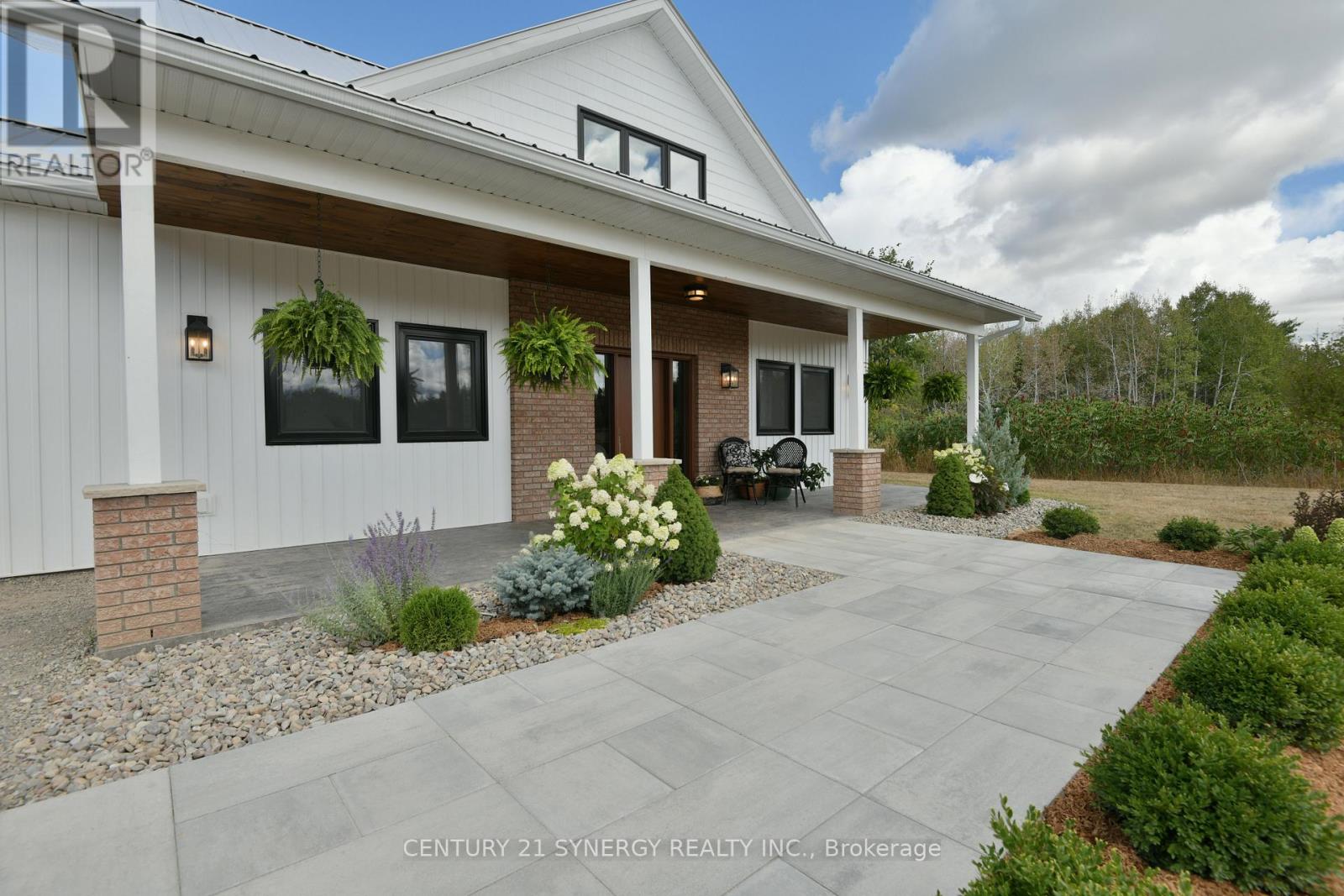 592 Patterson Road, Admaston/bromley, Ontario  K0J 1K0 - Photo 2 - X12365934