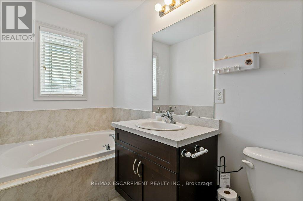 4875 John Street, Lincoln, Ontario  L3J 0P2 - Photo 20 - X12352774