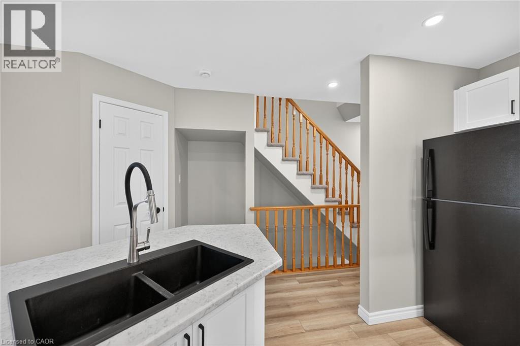 2015 Cleaver Avenue Unit# 28, Burlington, Ontario  L7M 4J7 - Photo 12 - 40781890