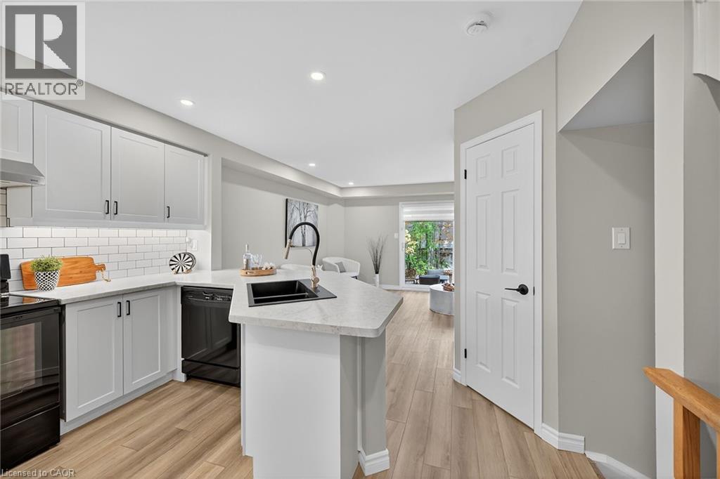 2015 Cleaver Avenue Unit# 28, Burlington, Ontario  L7M 4J7 - Photo 6 - 40781890