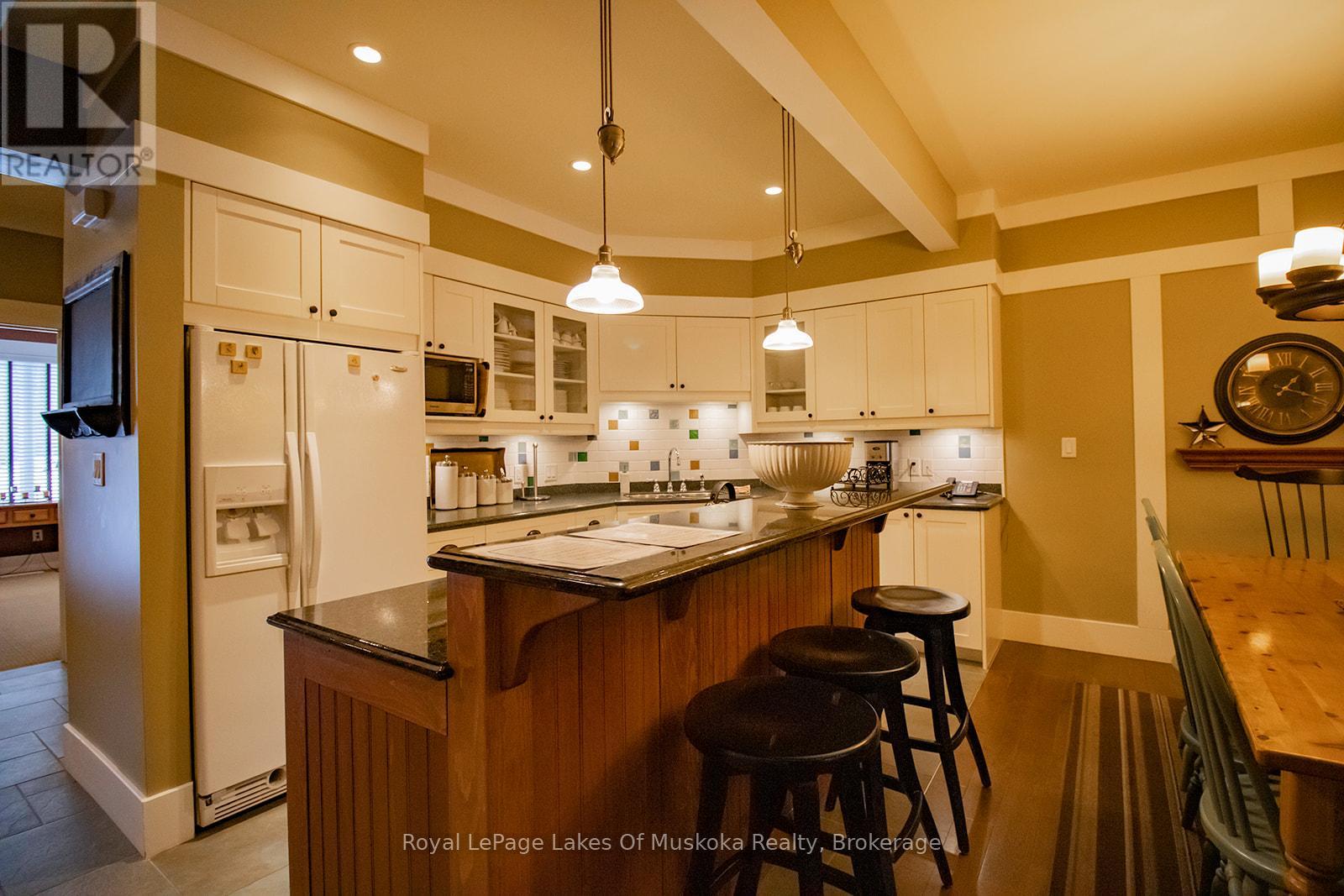 Villa 15 W 10 - 1020 Birch Glen Road, Lake Of Bays, Ontario P0B 1A0 - Photo 15 - X12680714